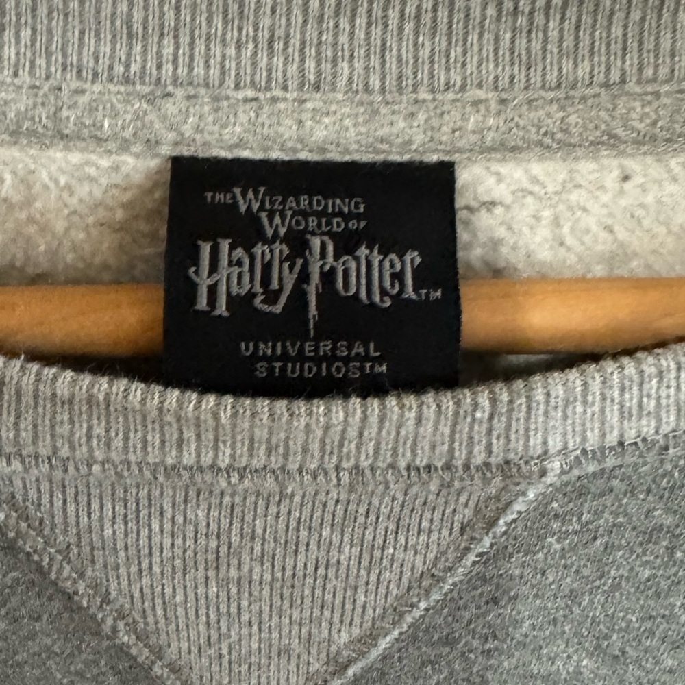 Wizarding World of Harry Potter Universal Studios gray crew neck sweatshirt L - Picture 4 of 5